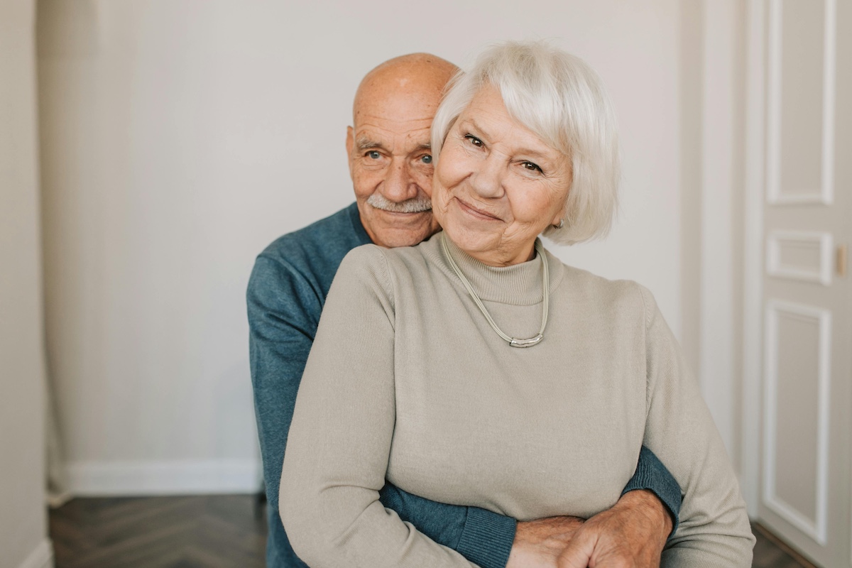 Older couple happily living in a retirement community.